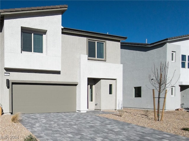 view of front facade featuring a garage