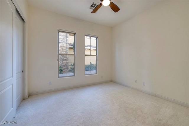 carpeted empty room featuring ceiling fan