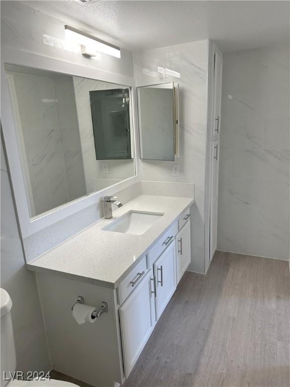7255 W Sunset Rd Unit 2046, Las Vegas, NV 89113 - bathroom with wood finished floors, vanity, and a textured ceiling