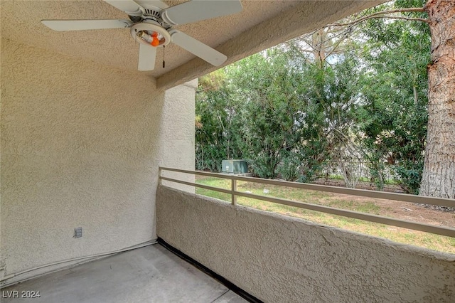 balcony featuring ceiling fan