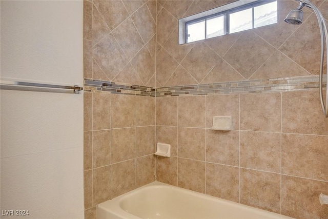 bathroom featuring tiled shower / bath combo