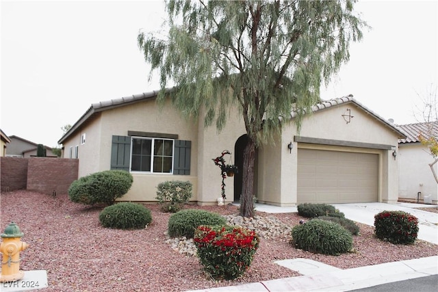 view of front facade featuring a garage