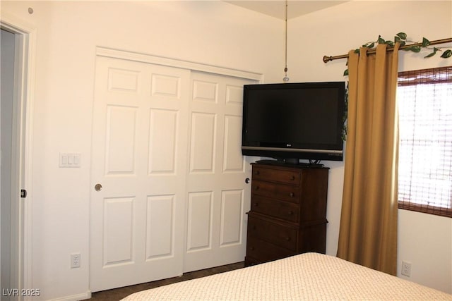 bedroom featuring a closet