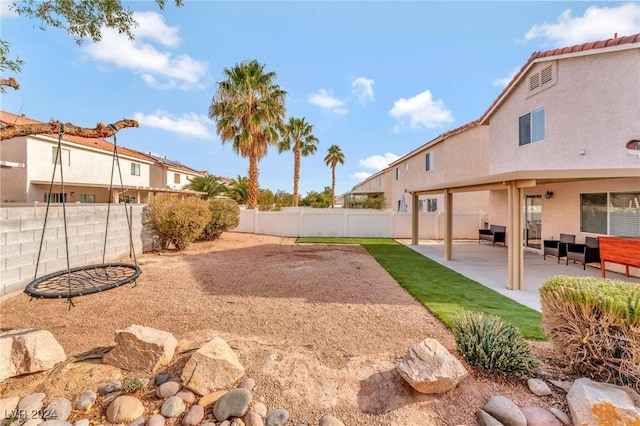 view of yard featuring a patio