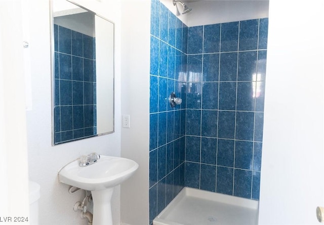 bathroom featuring toilet and tiled shower