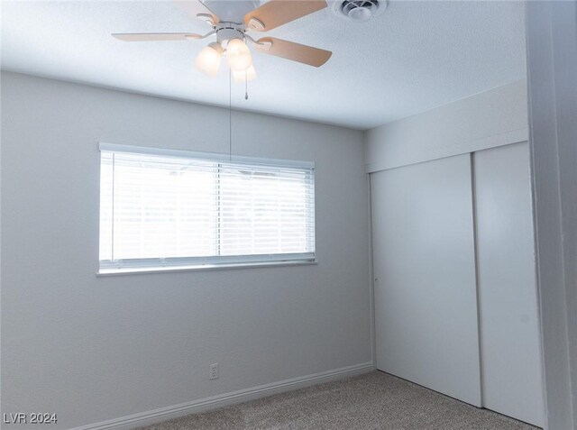 unfurnished room featuring carpet floors and ceiling fan