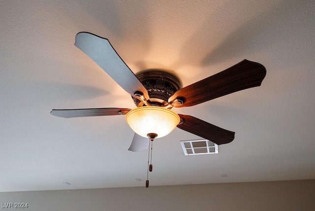 interior details featuring visible vents and ceiling fan