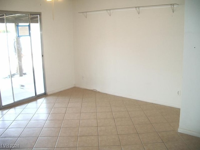 empty room featuring light tile patterned flooring