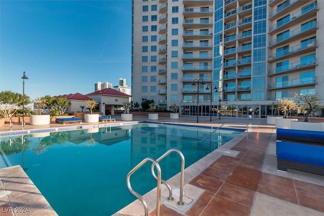 view of swimming pool