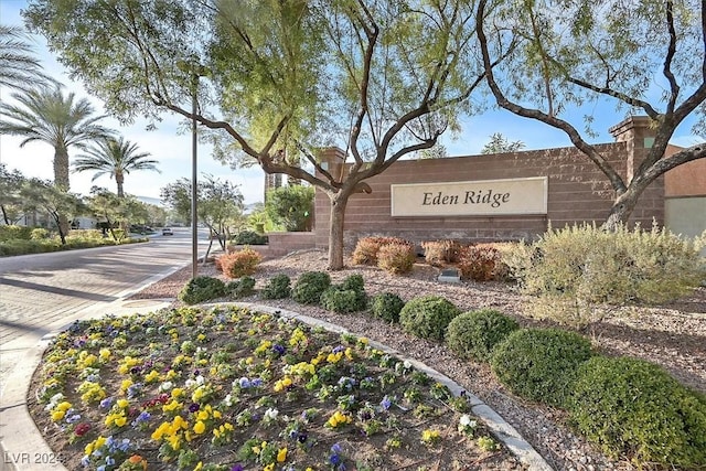 view of community / neighborhood sign