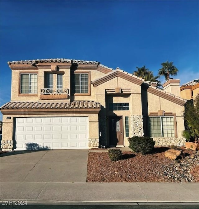 view of front facade featuring a garage