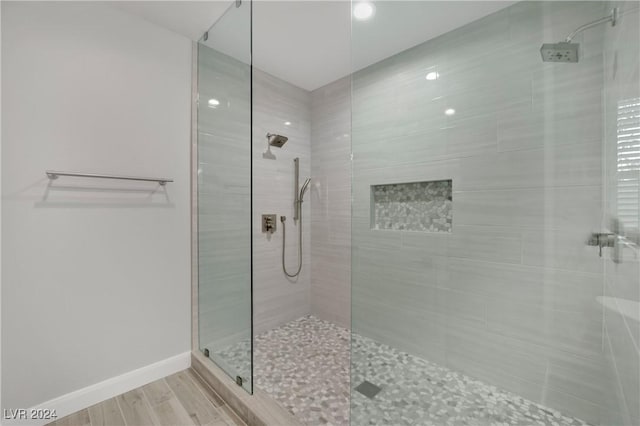 bathroom featuring a tile shower