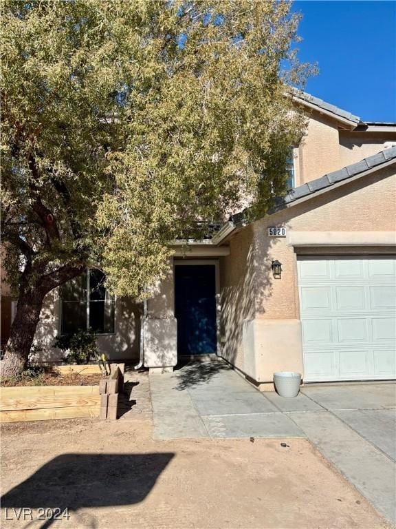 view of front of house with a garage