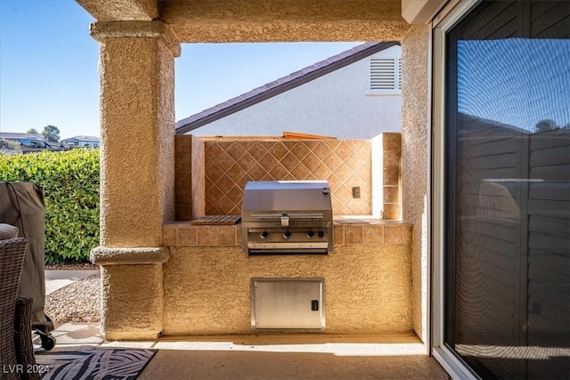 view of patio / terrace with area for grilling and grilling area