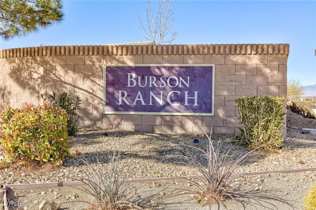 view of community / neighborhood sign