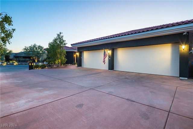 view of front of property featuring a garage