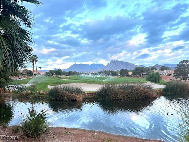 water view with a mountain view