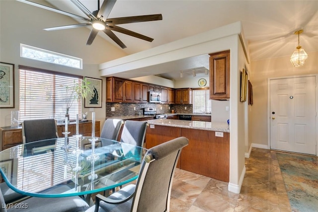 dining room with ceiling fan