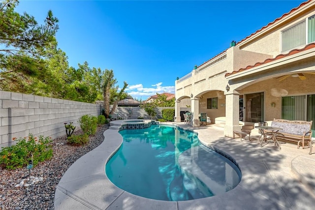 view of pool featuring an in ground hot tub, ceiling fan, and a patio area