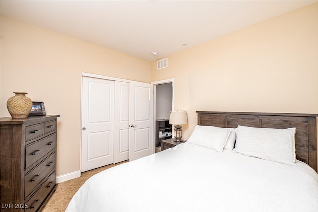 carpeted bedroom featuring a closet