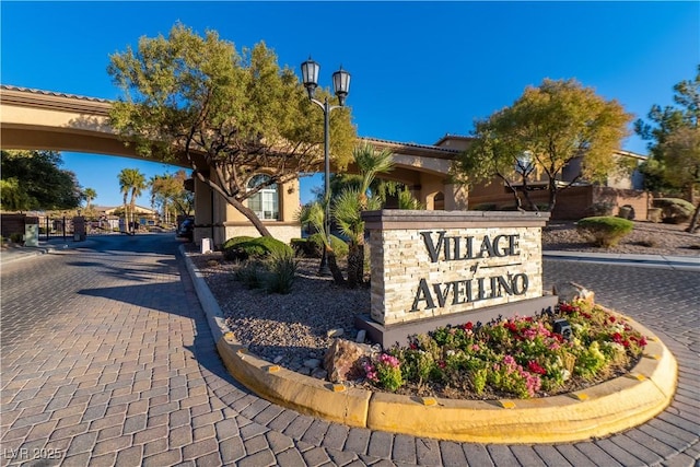 view of community / neighborhood sign