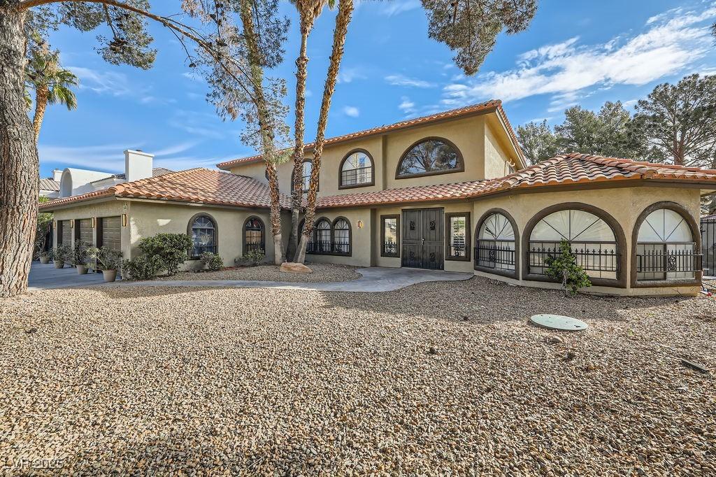 view of mediterranean / spanish-style home