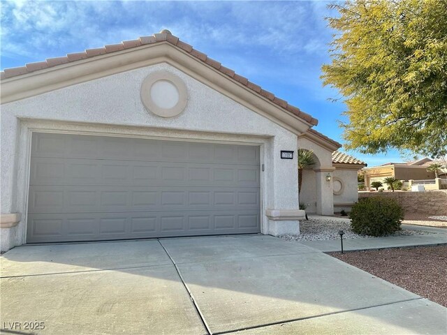 view of front facade with a garage