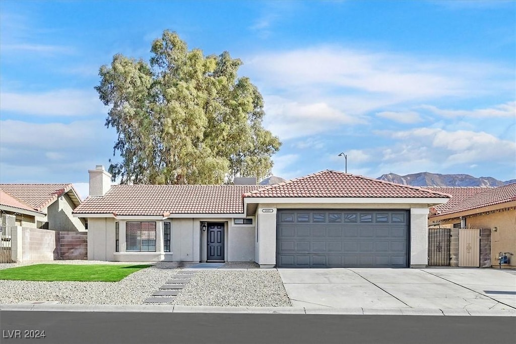 view of front of home featuring a mountain view and a garage