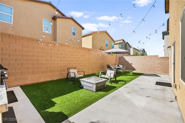 view of yard featuring a patio area