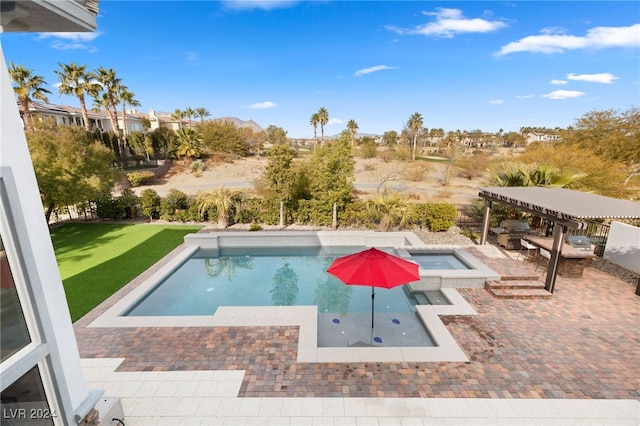 view of swimming pool featuring an in ground hot tub, a patio area, and a lawn