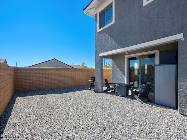 view of yard featuring a patio area