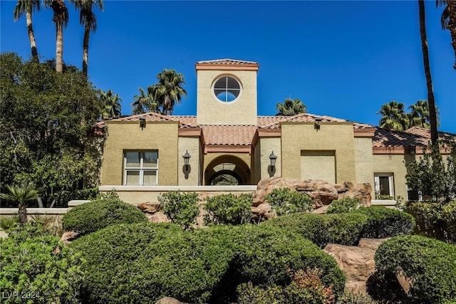 view of mediterranean / spanish home