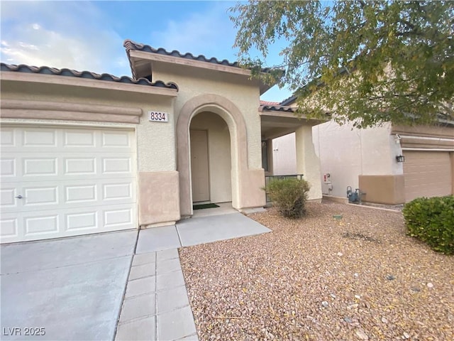 view of front of property featuring a garage