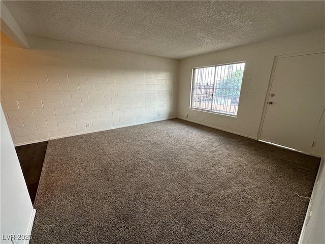 Listing photo 3 for 585 S Royal Crest Cir Unit 21, Las Vegas NV 89169