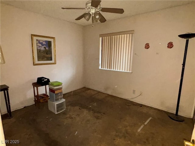 empty room featuring ceiling fan