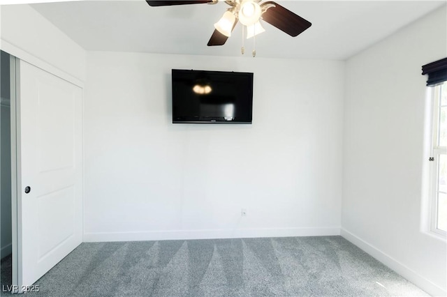 carpeted empty room featuring ceiling fan