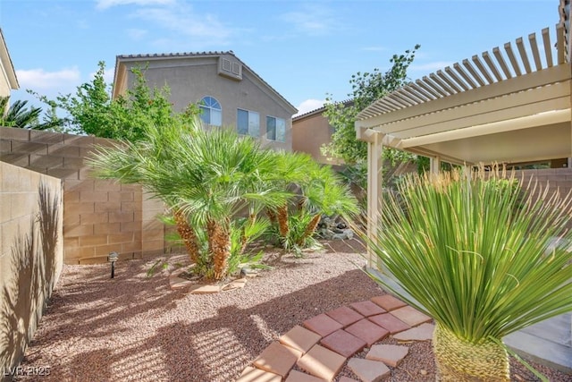 view of yard featuring a pergola