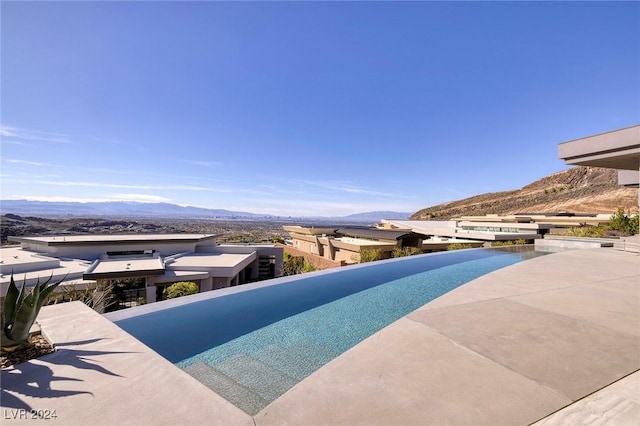 view of pool featuring a mountain view