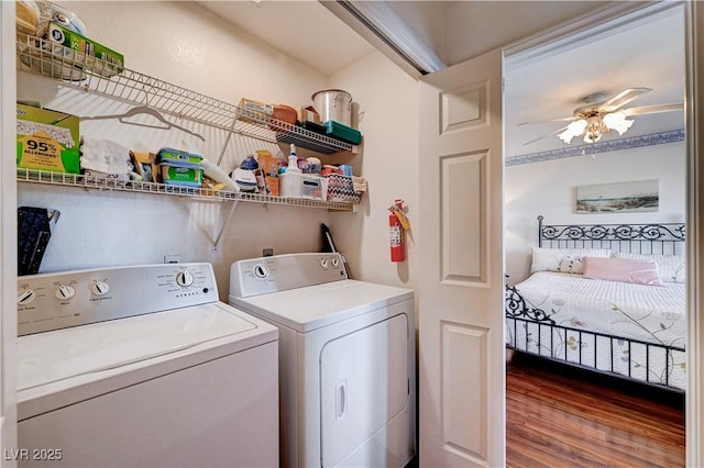 laundry area featuring hardwood / wood-style flooring, ceiling fan, and washing machine and clothes dryer