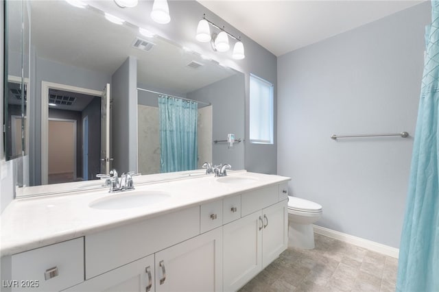 bathroom with a shower with shower curtain, vanity, and toilet