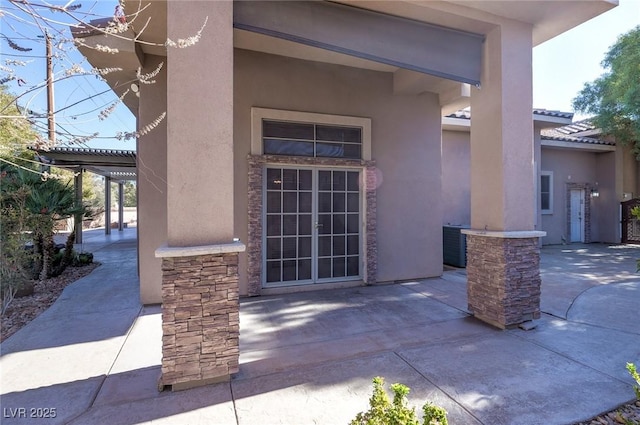 entrance to property featuring a patio area