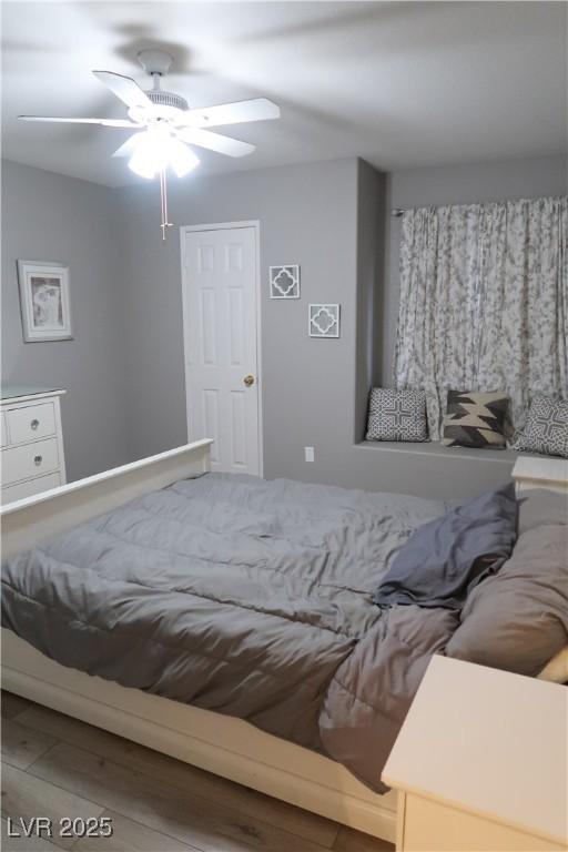 bedroom featuring ceiling fan