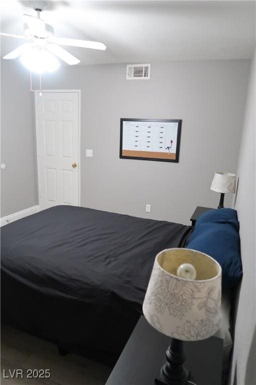 bedroom featuring ceiling fan