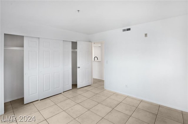 unfurnished bedroom featuring a closet