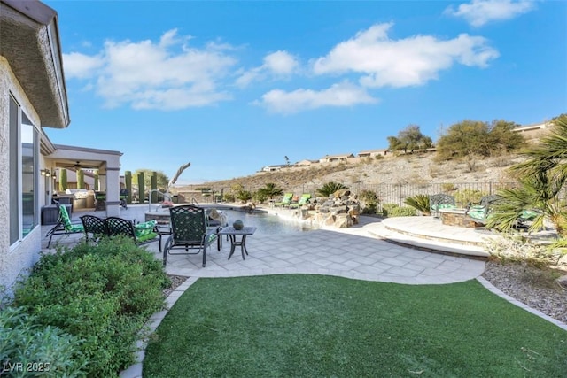 view of yard featuring a patio area