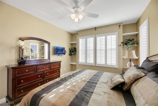 bedroom with ceiling fan