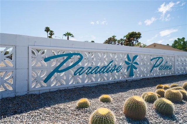 view of community / neighborhood sign