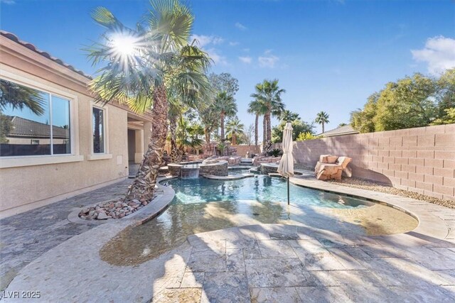 view of swimming pool with an in ground hot tub and a patio area