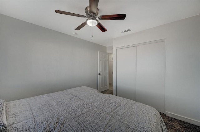 bedroom with ceiling fan, carpet floors, and a closet