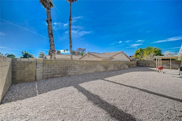 view of yard featuring a patio